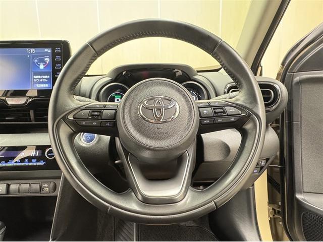 ヤリスクロス ハイブリッドＧ　衝突被害軽減ブレーキ　ペダル踏み間違い急発進抑制装置　電源コンセント　ディスプレイオーディオ　Ｂｌｕｅｔｏｏｔｈ　全周囲カメラ　ブラインドスポットモニター　オートエアコン　クルーズコントロール　記録簿（27枚目）