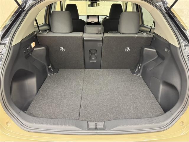 ヤリスクロス ハイブリッドＧ　衝突被害軽減ブレーキ　ペダル踏み間違い急発進抑制装置　電源コンセント　ディスプレイオーディオ　Ｂｌｕｅｔｏｏｔｈ　全周囲カメラ　ブラインドスポットモニター　オートエアコン　クルーズコントロール　記録簿（32枚目）