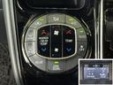 デュアルオートエアコン付きです。運転席・助手席でそれぞれ吹き出す風の温度や風量など自動調整してくれます。