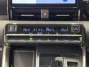 デュアルオートエアコン付きです。運転席・助手席でそれぞれ吹き出す風の温度や風量など自動調整してくれます。
