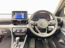 シンプルな運転席周りです。インパネ周りの各操作スイッチ類も使いやすいよう配置されています!