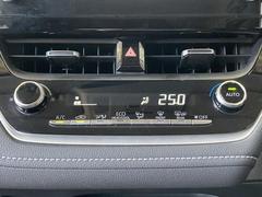 お好みの温度に設定すれば、車内の温度を検知し自動で調整してくれるオートエアコン！暑い、寒いと何度もスイッチを操作しなくても済みます☆☆ 7