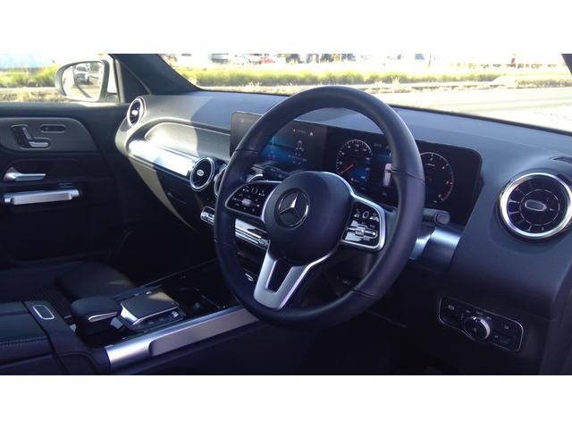 GLB GLB200d 4マチック ワンオーナー ナビバージョンパッケージ レーダーセーフティパッケージ ハーフレザーシート シートヒーター オートトランク 360°カメラ アンビエンテライト 地デジ(11枚目)