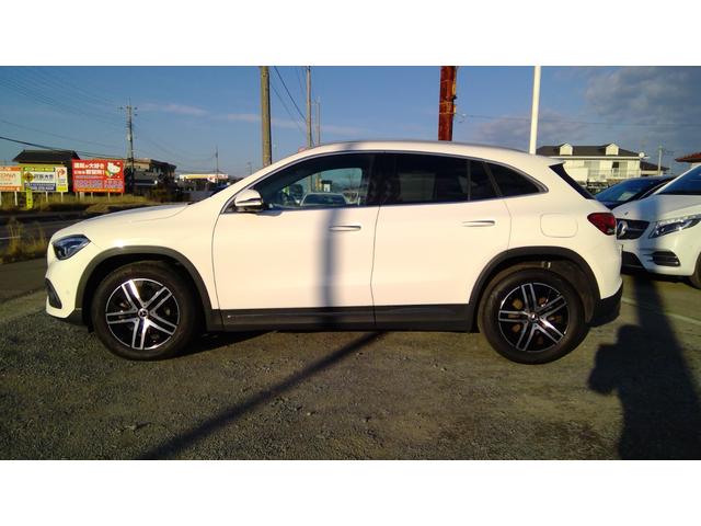 ＧＬＡクラス ＧＬＡ２００ｄ　４マチック　ワンオーナー　レーダーセーフティパッケージ　パノラミックルーフ　ハーフレザーシート　シートヒーター　３６０°カメラ　純正ドラレコ前　オートトランク　アンビエンテライト　バックカメラ（5枚目）