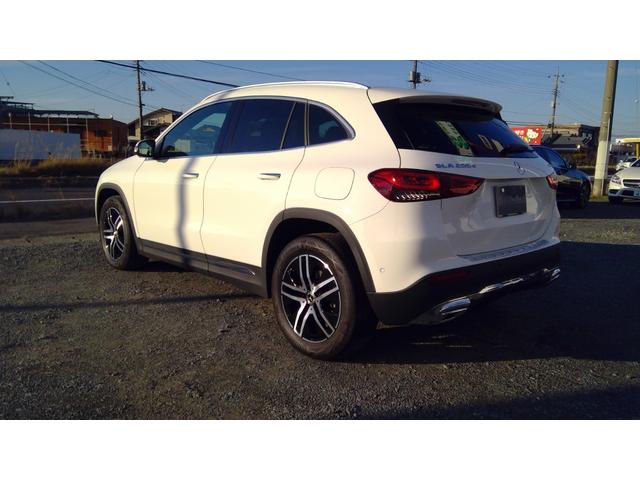 ＧＬＡクラス ＧＬＡ２００ｄ　４マチック　ワンオーナー　レーダーセーフティパッケージ　パノラミックルーフ　ハーフレザーシート　シートヒーター　３６０°カメラ　純正ドラレコ前　オートトランク　アンビエンテライト　バックカメラ（6枚目）