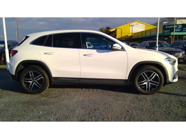 ＧＬＡクラス ＧＬＡ２００ｄ　４マチック　ワンオーナー　レーダーセーフティパッケージ　パノラミックルーフ　ハーフレザーシート　シートヒーター　３６０°カメラ　純正ドラレコ前　オートトランク　アンビエンテライト　バックカメラ（9枚目）