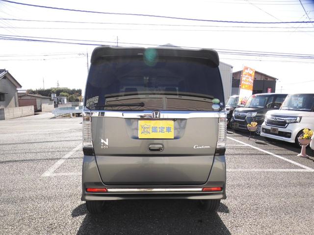 Ｎ－ＢＯＸカスタム Ｇ・ターボＬパッケージ　４ＷＤ　両側パワースライドドア　衝突軽減ブレーキ　純正ナビフルセグＴＶ　バックカメラ　スマートキー　シートヒーター　クルーズコントロール（3枚目）