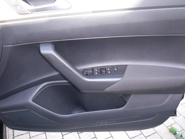 ポロ ＴＳＩコンフォートラインリミテッド　衝突被害軽減ブレーキ　純正ナビ　フルセグＴＶ　バックカメラ　ＬＥＤヘッドライト　スマートキー　前後ドライブレコーダー　ＥＴＣ２．０　ワンオーナー（14枚目）