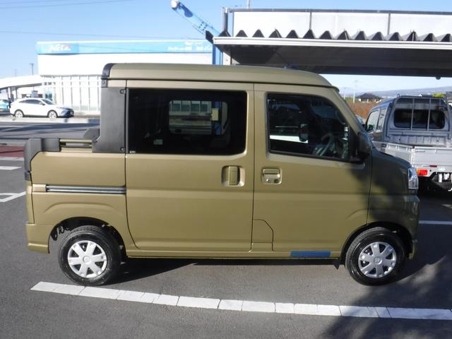 ハイゼットカーゴ デッキバンＧ　４ＷＤ　衝突被害軽減ブレーキ　ナビ　フルセグＴＶ　スマートキー　寒冷地仕様　届け出済み未使用車（7枚目）