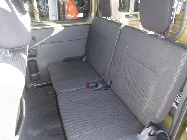 ハイゼットカーゴ デッキバンＧ　４ＷＤ　衝突被害軽減ブレーキ　ナビ　フルセグＴＶ　スマートキー　寒冷地仕様　届け出済み未使用車（12枚目）