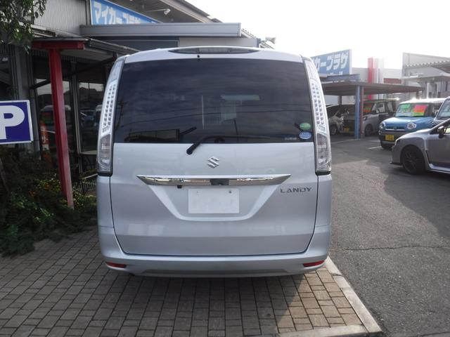 ランディ ２．０Ｘ　Ｓ－ハイブリッド　純正ナビ　フルセグＴＶ　バックカメラ　ＥＴＣ　エマージェンシーブレーキ　両側パワースライドドア　ＬＥＤヘッドライト　スマートキー（4枚目）