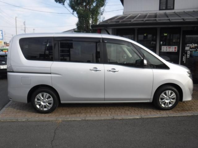 ランディ ２．０Ｘ　Ｓ－ハイブリッド　純正ナビ　フルセグＴＶ　バックカメラ　ＥＴＣ　エマージェンシーブレーキ　両側パワースライドドア　ＬＥＤヘッドライト　スマートキー（6枚目）