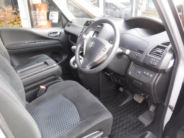 ランディ ２．０Ｘ　Ｓ－ハイブリッド　純正ナビ　フルセグＴＶ　バックカメラ　ＥＴＣ　エマージェンシーブレーキ　両側パワースライドドア　ＬＥＤヘッドライト　スマートキー（8枚目）