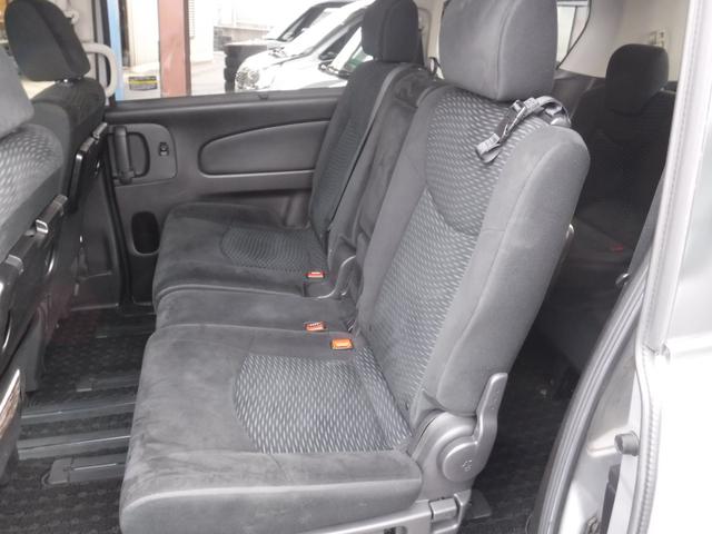 ランディ ２．０Ｘ　Ｓ－ハイブリッド　純正ナビ　フルセグＴＶ　バックカメラ　ＥＴＣ　エマージェンシーブレーキ　両側パワースライドドア　ＬＥＤヘッドライト　スマートキー（10枚目）