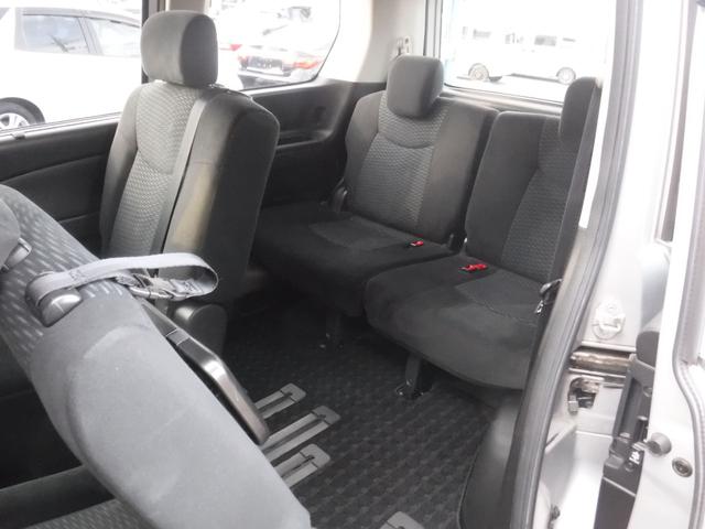 ランディ ２．０Ｘ　Ｓ－ハイブリッド　純正ナビ　フルセグＴＶ　バックカメラ　ＥＴＣ　エマージェンシーブレーキ　両側パワースライドドア　ＬＥＤヘッドライト　スマートキー（12枚目）