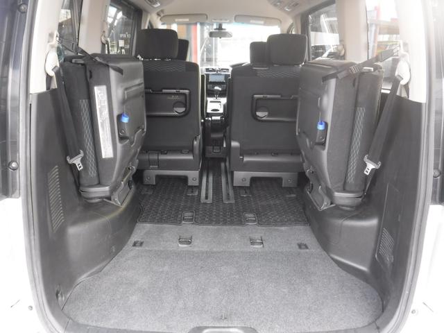 ランディ ２．０Ｘ　Ｓ－ハイブリッド　純正ナビ　フルセグＴＶ　バックカメラ　ＥＴＣ　エマージェンシーブレーキ　両側パワースライドドア　ＬＥＤヘッドライト　スマートキー（14枚目）