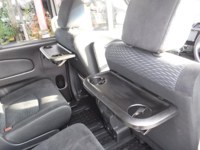 ランディ ２．０Ｘ　Ｓ－ハイブリッド　純正ナビ　フルセグＴＶ　バックカメラ　ＥＴＣ　エマージェンシーブレーキ　両側パワースライドドア　ＬＥＤヘッドライト　スマートキー（16枚目）