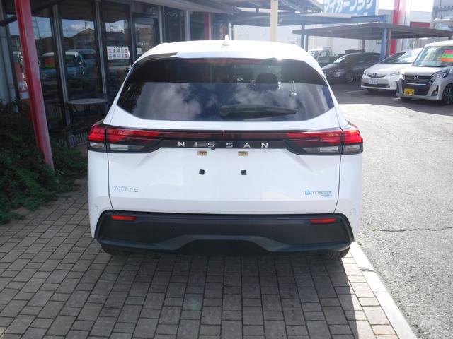 ノート Ｘ　ＦＯＵＲ　４ＷＤ　純正９インチナビ　フルセグＴＶ　プロパイロット　アラウンドビューモニター　ＥＴＣ２．０　ＬＥＤヘッドライト　シートヒーター　スマートキー（4枚目）