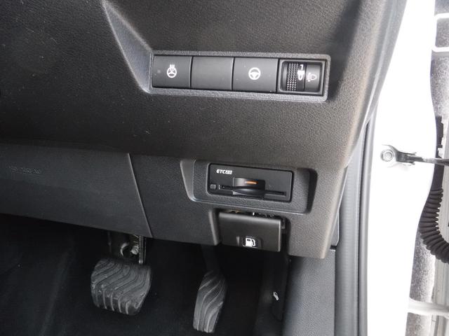 ノート Ｘ　ＦＯＵＲ　４ＷＤ　純正９インチナビ　フルセグＴＶ　プロパイロット　アラウンドビューモニター　ＥＴＣ２．０　ＬＥＤヘッドライト　シートヒーター　スマートキー（17枚目）