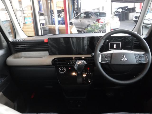 デリカミニ Ｔ　プレミアム　デリマルパッケージ　４ＷＤ　ターボ　純正１２．３インチディスプレイ　ＥＴＣ２．０　全方位カメラ　前後ドライブレコーダー　デジタルルームミラー　衝突被害軽減ブレーキ　両側パワースライドドア　　シートヒーター　届出済未使用車（7枚目）