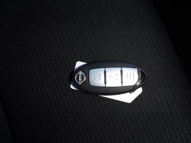 ノート Ｓ　衝突被害軽減ブレーキ　純正ナビ　フルセグＴＶ　アラウンドビューモニター　インテリジェントキー　ＬＥＤヘッドライト　ワンオーナー　走行８７００ｋｍ　車検Ｒ９年１０月（20枚目）