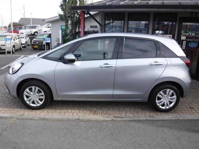 フィット ベーシック　ホンダセンシング　スマートキー　電動格納ミラー　走行２００００ｋｍ（3枚目）