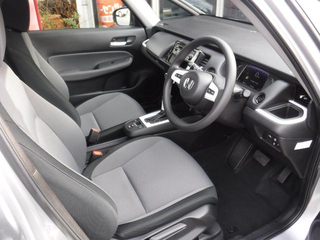 フィット ベーシック　ホンダセンシング　スマートキー　電動格納ミラー　走行２００００ｋｍ（8枚目）