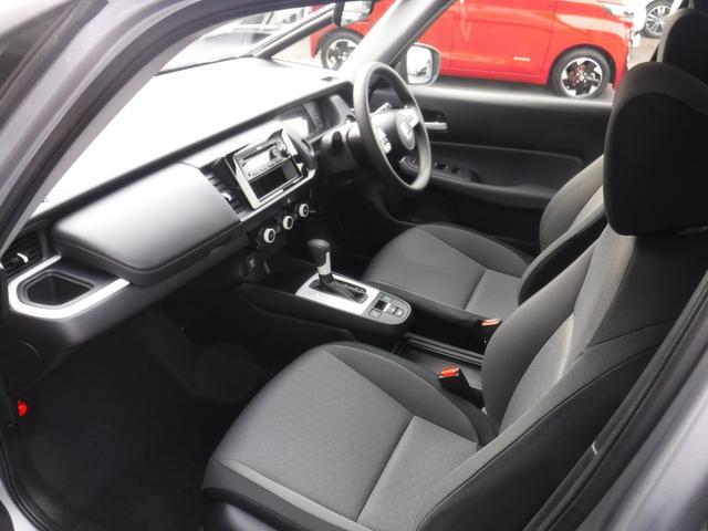 フィット ベーシック　ホンダセンシング　スマートキー　電動格納ミラー　走行２００００ｋｍ（9枚目）