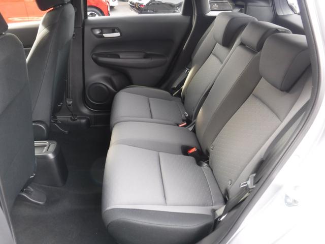 フィット ベーシック　ホンダセンシング　スマートキー　電動格納ミラー　走行２００００ｋｍ（10枚目）