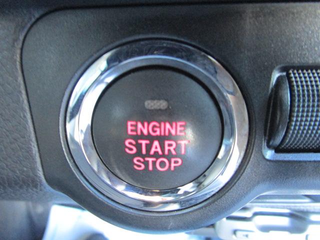 納車前の整備は自社認証工場を完備しておりますのでお任せください！法定１２ヶ月点検相当の整備に加えナビやオーディオ等の故障しやすい部位など約６０項目にわたり当社の国家資格整備士による的確な整備を施します