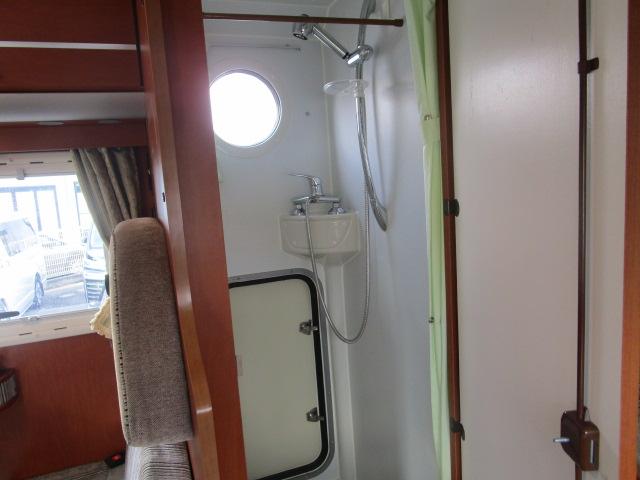 カムロード キャンピング ナッツRV クレラ5.3X FFヒーター リアAC シャワー シンク コンロ サイドオーニング(15枚目)