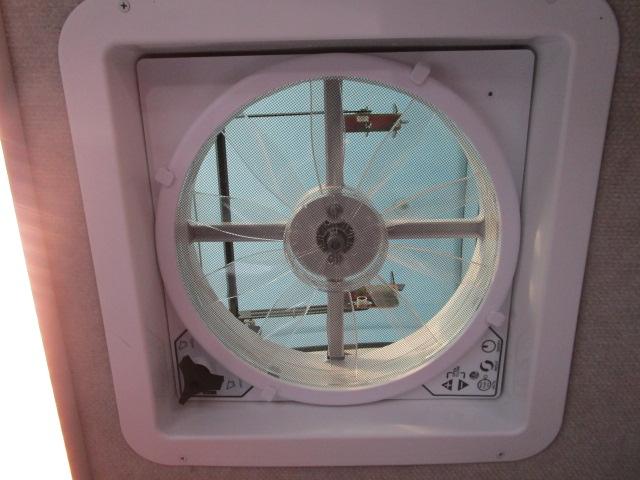 カムロード キャンピング ナッツRV クレラ5.3X FFヒーター リアAC シャワー シンク コンロ サイドオーニング(31枚目)