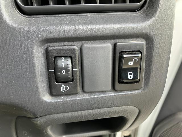 サンバーバン ディアス 4WD パワステ パワーウインドウ エアコン FMAMラジオ 両側スライドドア 助手席エアバッグ(69枚目)