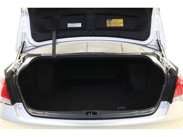 クラウン ロイヤルサルーンＧ　メモリーナビ　ＨＩＤヘッドライト　ＥＴＣ　バックカメラ　革シート　アルミホイール　フルセグ　オートクルーズコントロール　ＤＶＤ再生　スマートキー　パワーシート　ミュージックプレイヤー接続可　エアバッグ（17枚目）