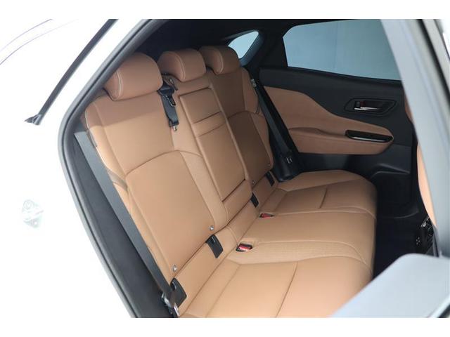 クラウンスポーツ Ｚ　４ＷＤ　メモリーナビ　ＥＴＣ　バックカメラ　革シート　サンルーフ　アルミホイール　フルセグ　オートクルーズコントロール　１００Ｖ電源　衝突防止システム　ＬＥＤヘッドランプ　ドライブレコーダー　エアコン（16枚目）