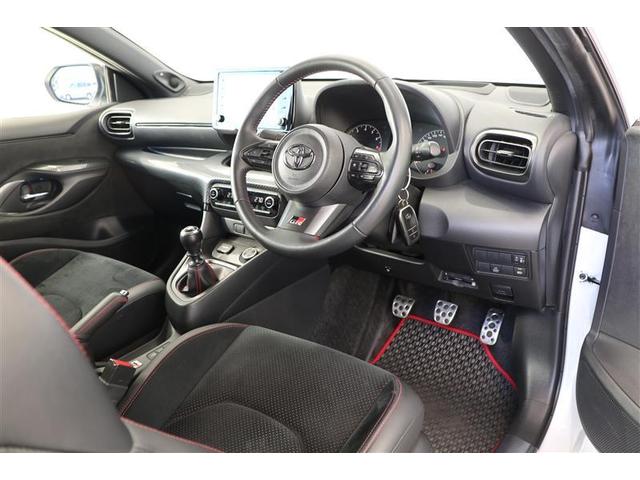GRヤリス RZ ハイパフォーマンス 4WD メモリーナビ ETC バックカメラ アルミホイール オートクルーズコントロール アイドリングストップ 衝突防止システム LEDヘッドランプ スマートキー 盗難防止システム 横滑り防止装置(4枚目)