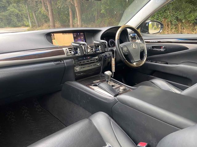 ＬＳ ＬＳ６００ｈ　バージョンＣ　Ｉパッケージ　４ＷＤ　クリアランスソナー　オートクルーズコントロール　ナビ　ＴＶ　アルミホイール　オートライト　ＬＥＤヘッドランプ　ＣＶＴ　シートエアコン　スマートキー　盗難防止システム　パワーシート　ブルーレイ（24枚目）