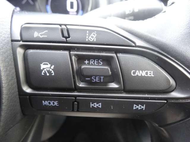 高速道路での運転が楽になるクル-ズコントロ-ル機能付いてます！