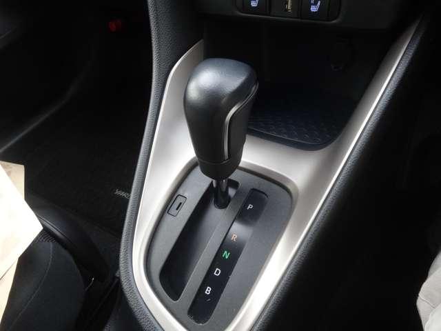 操作しやすいシフトレバーです！