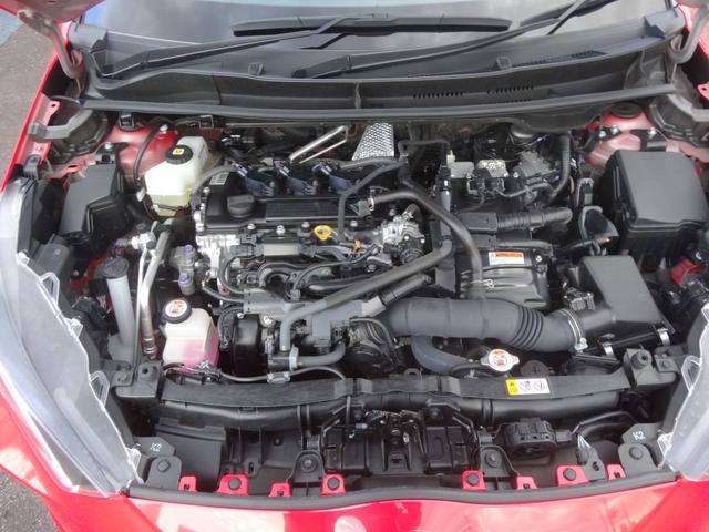 エンジンルームになります。内外装だけでなくこちらも清掃済みです。　納車までにディーラーが使用している工場にもう１度しっかり点検いたしますので、安心してお乗りいただけると思います。