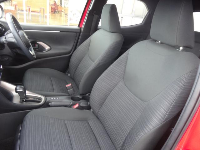 前席シート（助手席側より）