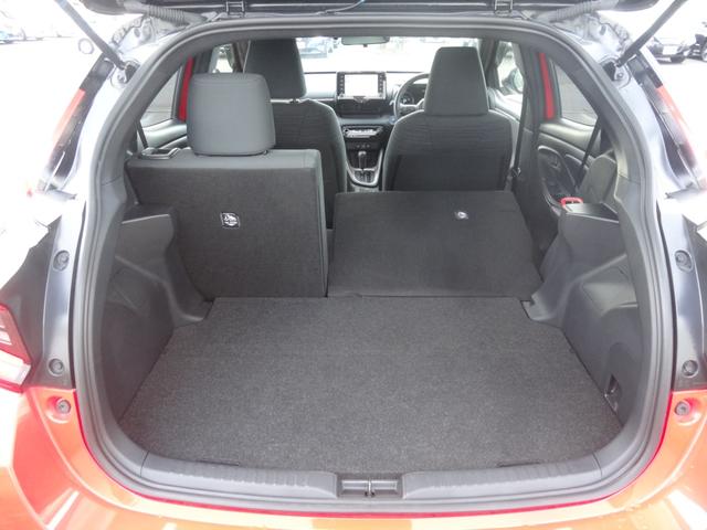 リアシート倒すと広い空間ができ、たくさん荷物が積めます！
