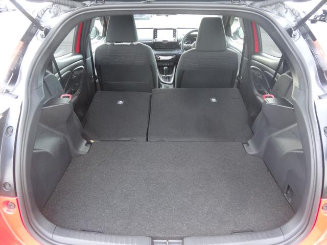 リアシート倒すと広い空間ができ、たくさん荷物が積めます！