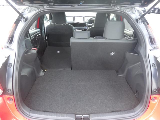 リアシート倒すと広い空間ができ、たくさん荷物が積めます！