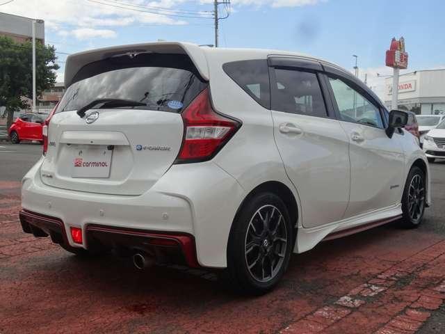 ノート ｅ－パワーニスモ　スマートルームミラー／前後ドライブレコーダー／７インチナビ／エマージェンシーブレーキ／アラウンドビューモニター／１６インチアルミホイール（2枚目）