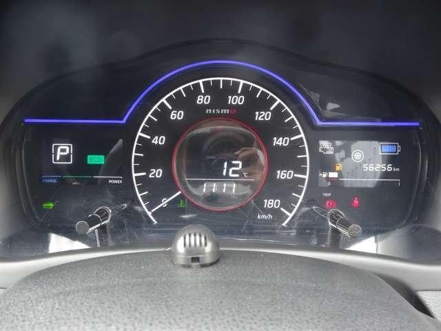 ノート ｅ－パワーニスモ　スマートルームミラー／前後ドライブレコーダー／７インチナビ／エマージェンシーブレーキ／アラウンドビューモニター／１６インチアルミホイール（3枚目）