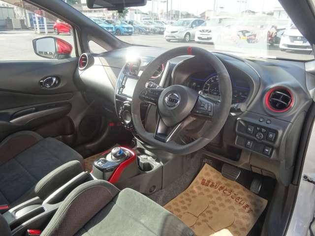 ノート ｅ－パワーニスモ　スマートルームミラー／前後ドライブレコーダー／７インチナビ／エマージェンシーブレーキ／アラウンドビューモニター／１６インチアルミホイール（5枚目）