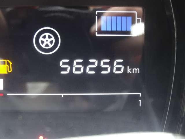 ノート ｅ－パワーニスモ　スマートルームミラー／前後ドライブレコーダー／７インチナビ／エマージェンシーブレーキ／アラウンドビューモニター／１６インチアルミホイール（6枚目）