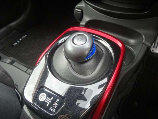 ノート ｅ－パワーニスモ　スマートルームミラー／前後ドライブレコーダー／７インチナビ／エマージェンシーブレーキ／アラウンドビューモニター／１６インチアルミホイール（11枚目）