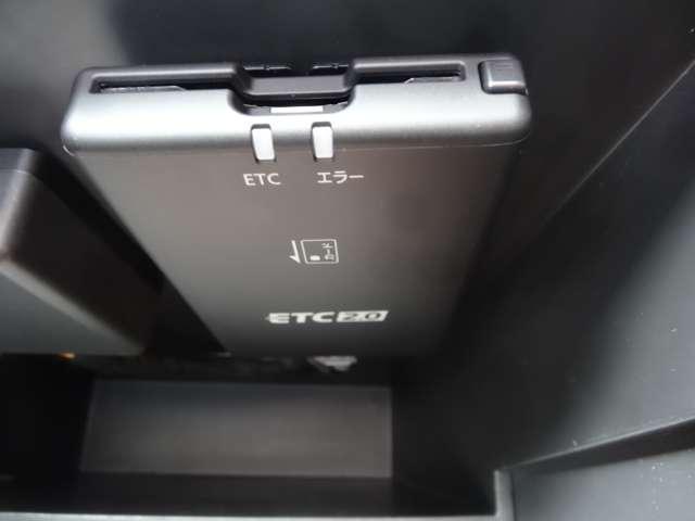 ノート ｅ－パワーニスモ　スマートルームミラー／前後ドライブレコーダー／７インチナビ／エマージェンシーブレーキ／アラウンドビューモニター／１６インチアルミホイール（16枚目）